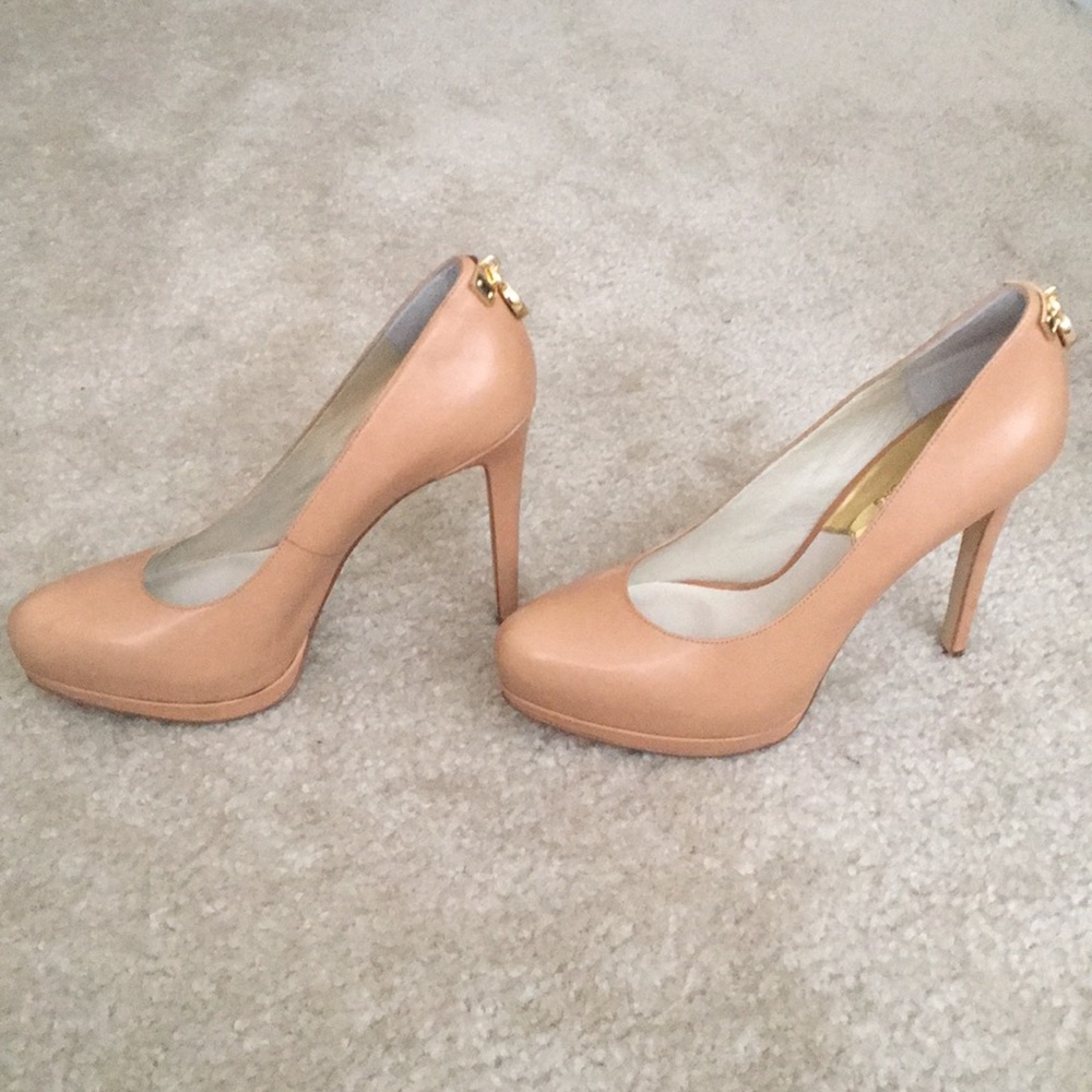 Tan Michael Kors Pumps
